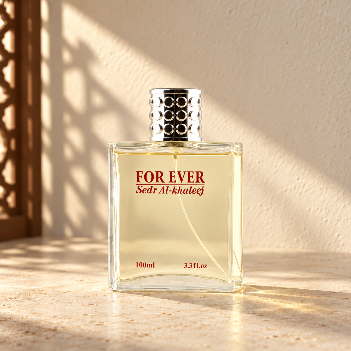 قارورة عطر فور إيفر الرجالي سعة 100 مل على حجر كريمي في ضوء الشمس وظل مشربية.