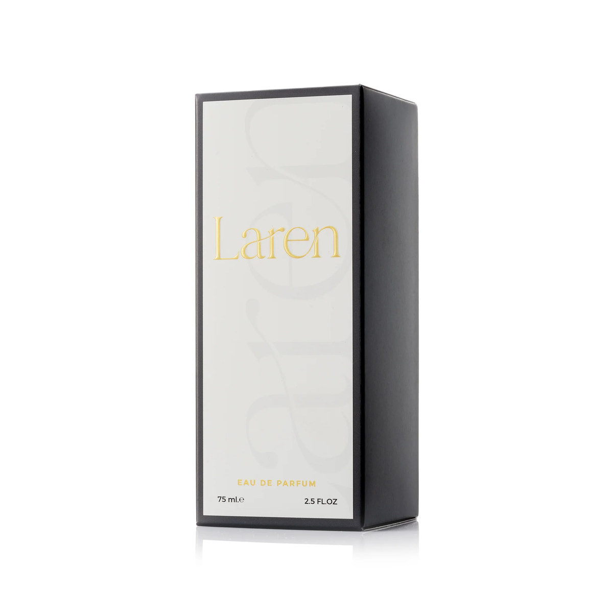 علبة عطر لارين البيضاء والسوداء وحدها على خلفية بيضاء